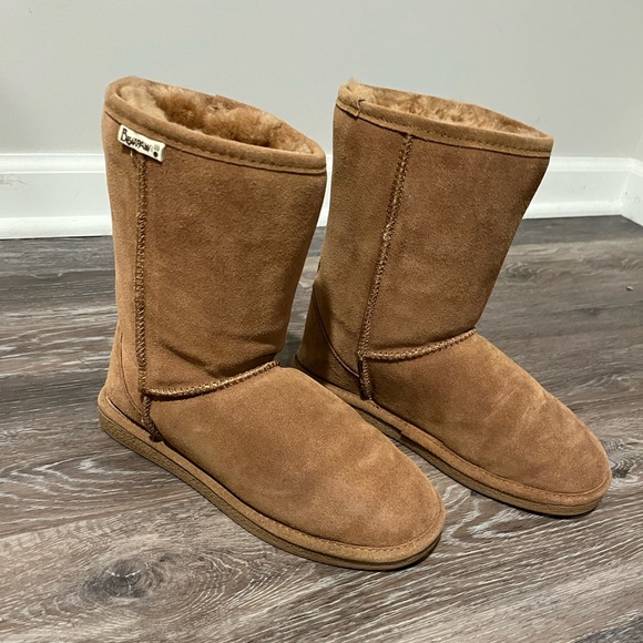 BearPaw Shoes - Women’s Bear Paw Suede Boots Tan Size 8 Gently Worn